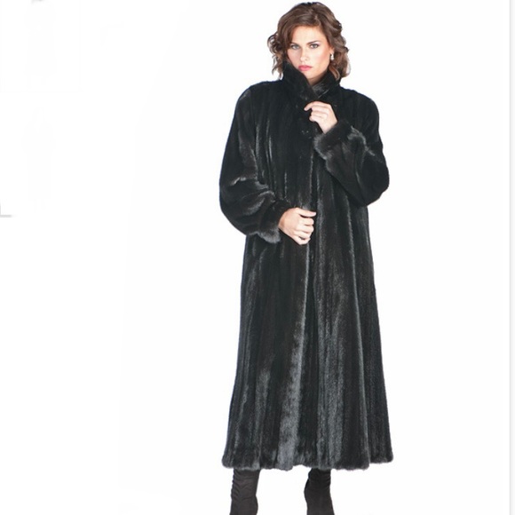 The Perfect Look of a Ranch Mink Coat, Female Skins - Picture 11 of 16